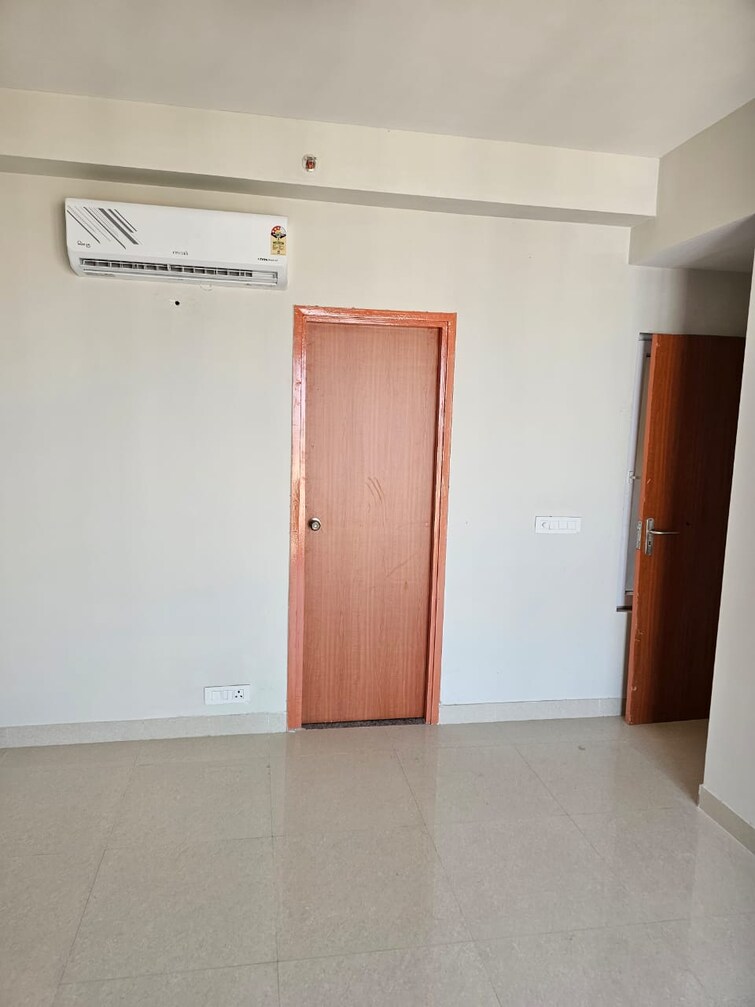 Room, sector 126 1 RK 450 Sq.Ft. Apartment In Sector 126 Noida 9276221