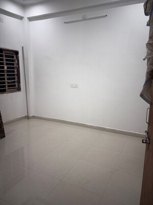 Room in 2 BHK Independent House at Gomti Nagar – for Rent