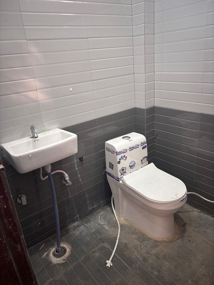 Bathroom, gomti nagar 2 Bedroom 2000 Sq.Ft. Independent House In Gomti Nagar Lucknow 9276224