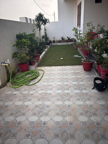 Parking in 2 BHK Independent House at Gomti Nagar – for Rent