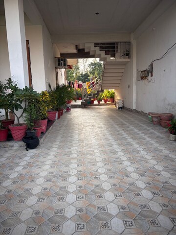 Parking in 2 BHK Independent House at Gomti Nagar – for Rent