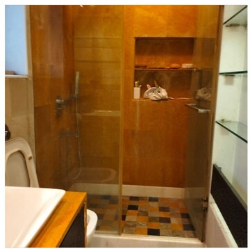 Furnished Amenities in 2 BHK Apartment at Mittal Park, Juhu – for Sale
