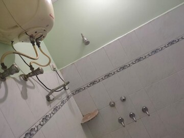 Bathroom in 1 BHK Independent House at Gomti Nagar – for Rent