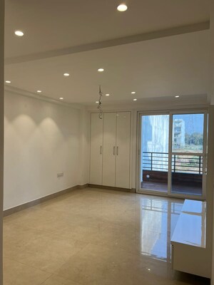 Room in 3 BHK Builder Floor at Sushant Lok I – for Rent