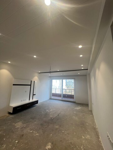 Room in 3 BHK Builder Floor at Sushant Lok I – for Rent