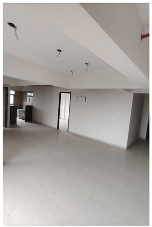 Room in 2 BHK Apartment at Millionaire Heritage, Andheri West – for Sale