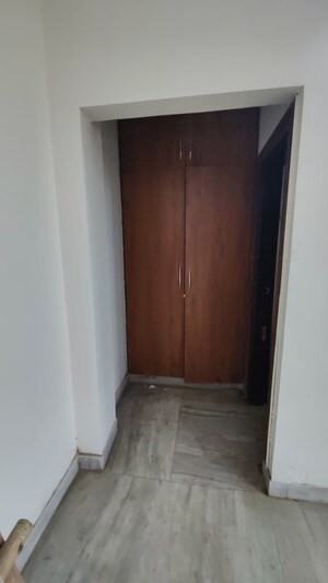 Room in 5 BHK Builder Floor at Ashoka Enclave – for Rent
