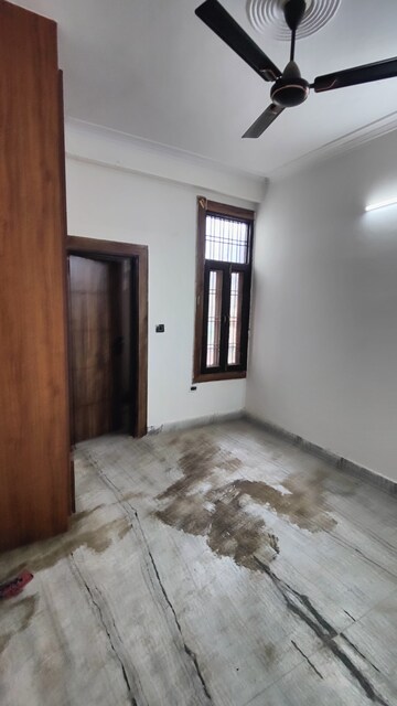 Room in 5 BHK Builder Floor at Ashoka Enclave – for Rent