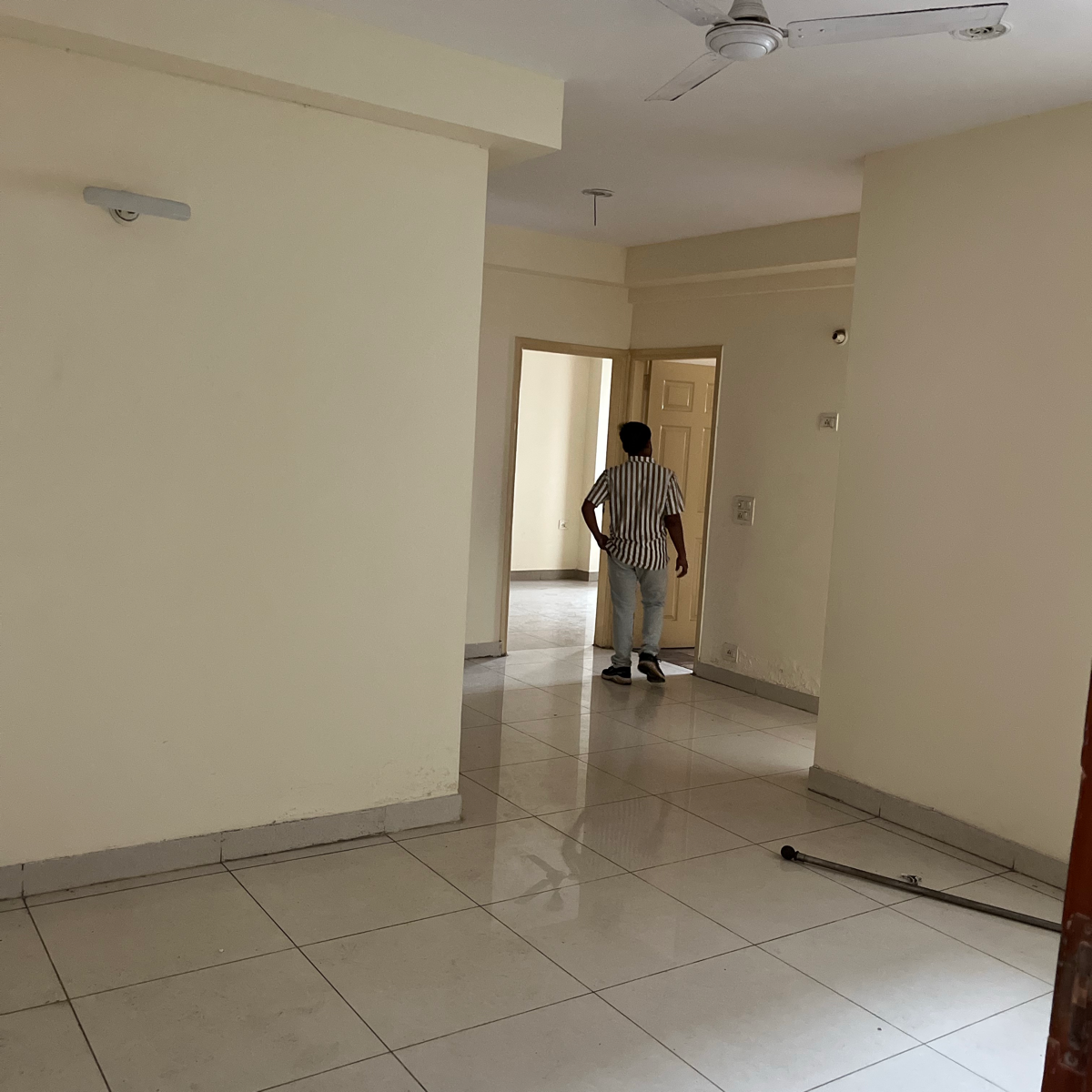 2 BHK + Pooja Room Apartment For Rent in Express Zenith