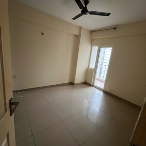 Bathroom in 2 BHK Apartment at Express Zenith, Sector 77 – for Rent