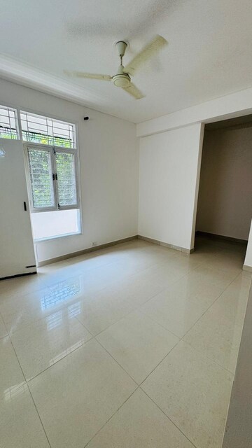 Room in 3 BHK Builder Floor at Unitech South City II, Sector 50 – for Rent