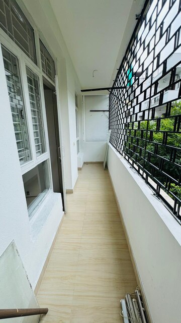 Balcony in 3 BHK Builder Floor at Unitech South City II, Sector 50 – for Rent