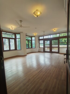 Room in 4 BHK Builder Floor at Greater Kailash ii – for Rent