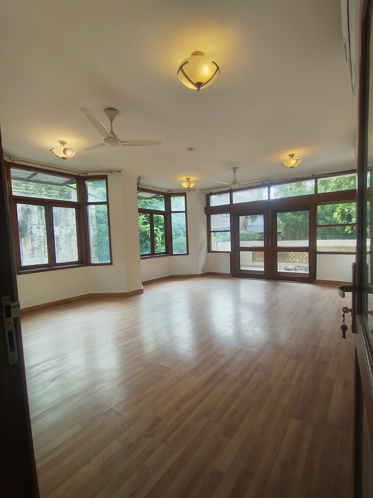 Room, greater kailash ii 4 Bedroom 6300 Sq.Ft. Builder Floor In Greater Kailash ii Delhi 9276346