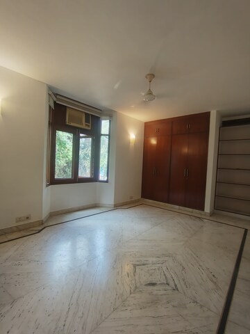 Room in 4 BHK Builder Floor at Greater Kailash ii – for Rent