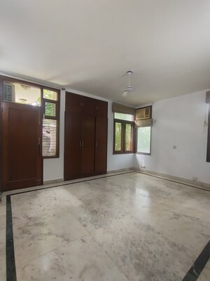 Room in 4 BHK Builder Floor at Greater Kailash ii – for Rent