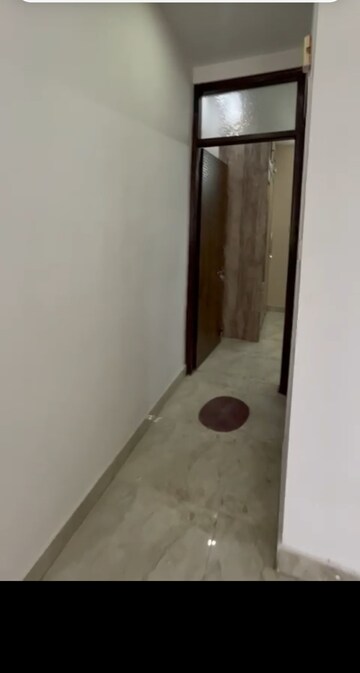 Building Lobby in 1.5 BHK Builder Floor at Govindpuri – for Rent