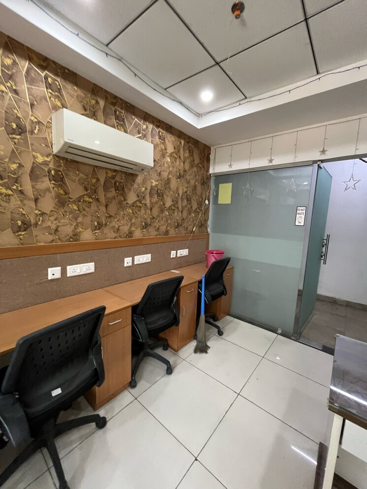Team Area, chandigarh-citi-center Commercial Office Space 850 Sq.Ft. In Vip Road Zirakpur 9276419