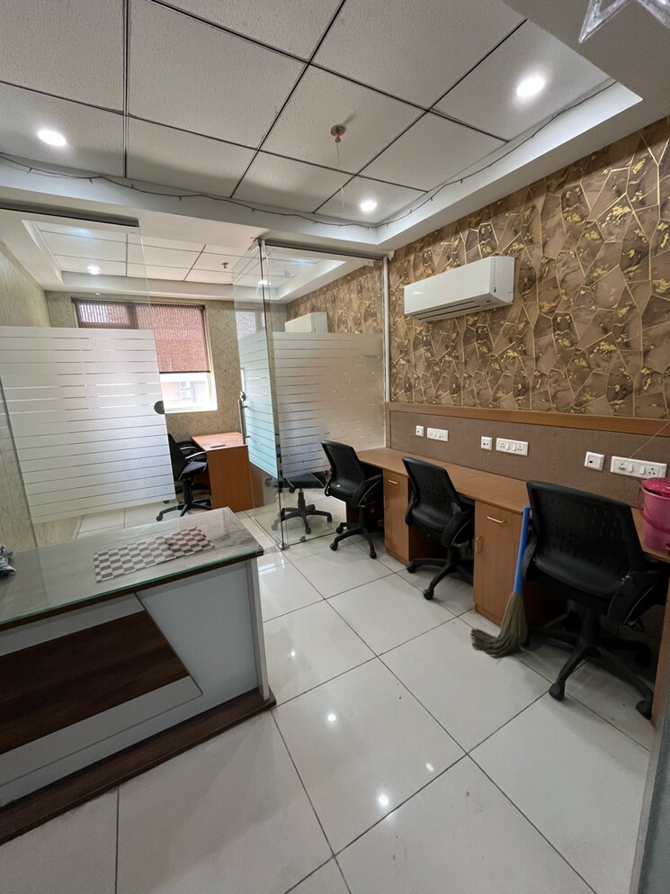 Team Area, chandigarh-citi-center Commercial Office Space 850 Sq.Ft. In Vip Road Zirakpur 9276419