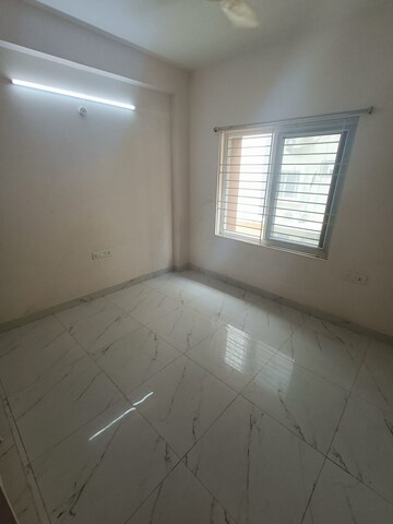 Room in 3 BHK Apartment at Tadepalli – for Rent