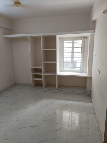 Room in 3 BHK Apartment at Tadepalli – for Rent