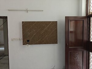 Room in 3 BHK Builder Floor at Green Fields Colony – for Rent