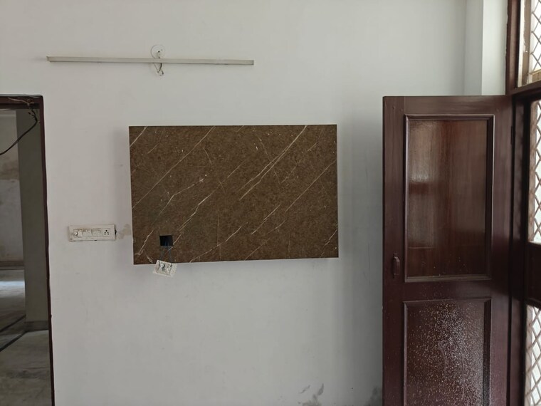 Room, green fields colony 3 Bedroom 200 Sq.Mt. Builder Floor In Green Fields Colony Faridabad 9276477