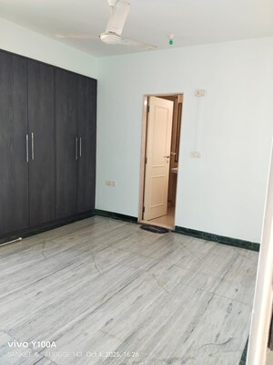 Room in 2 BHK Apartment at Hiranandani Estate, Ghodbunder Road – for Rent