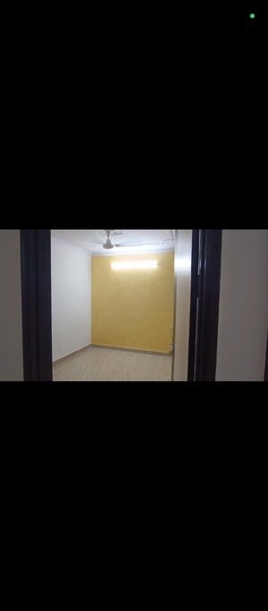 Room in 3 BHK Builder Floor at Govindpuri – for Rent