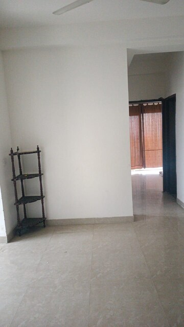 Room in 3 BHK Apartment at Amaatra Homes, Sector 10 Greater Noida – for Rent