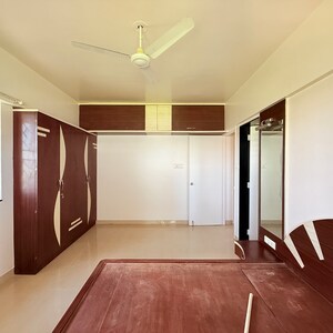 Room in 2 BHK Apartment at Reelicon Felicia, Link Road – for Rent