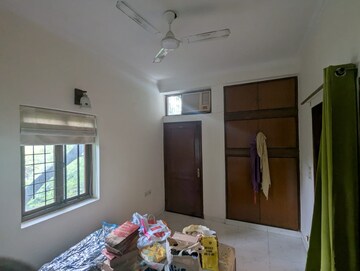 Furnished Amenities in 3 BHK Builder Floor at Hauz Khas – for Rent