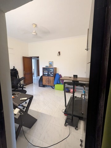 Master Bedroom in 3 BHK Builder Floor at Hauz Khas – for Rent