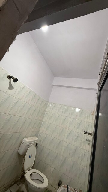 Bathroom in 1 BHK Builder Floor at Vaishali Sector 5 – for Rent