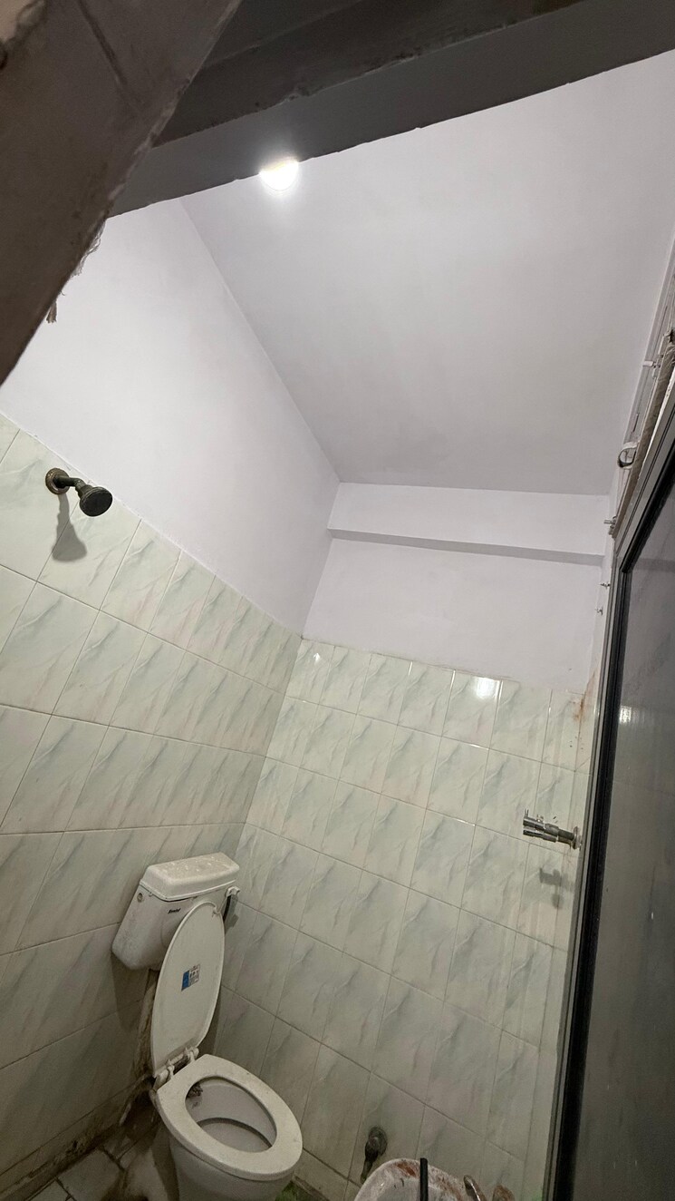 Bathroom, vaishali sector 5 1 Bedroom 550 Sq.Ft. Builder Floor In Vaishali Sector 5 Ghaziabad 9276796