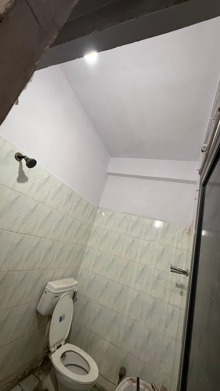 Bathroom, vaishali sector 5 1 Bedroom 550 Sq.Ft. Builder Floor In Vaishali Sector 5 Ghaziabad 9276796