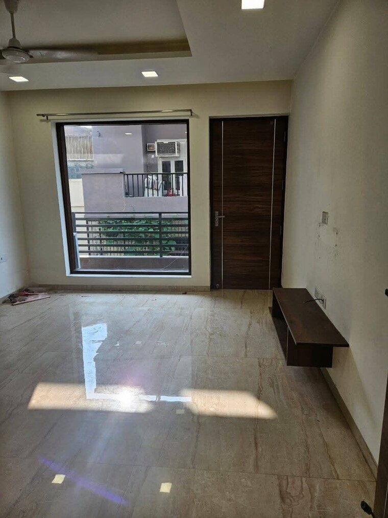 Room, sector 23 3 Bedroom 1645 Sq.Ft. Builder Floor In Sector 23 Gurgaon 9276811