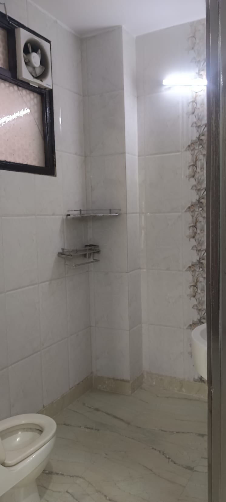 Bathroom, meenakshi garden 3 Bedroom 1350 Sq.Ft. Builder Floor In Meenakshi Garden Delhi 9276847