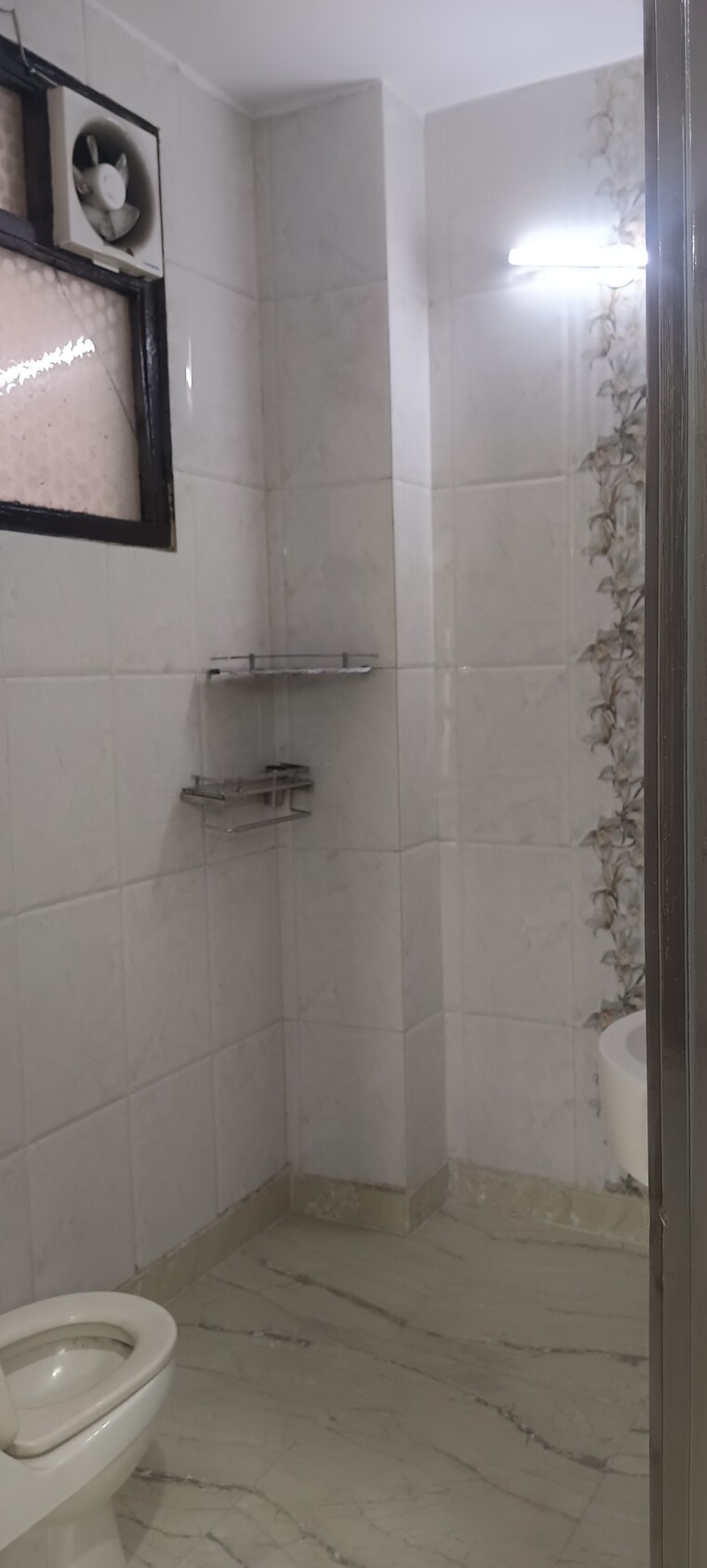 Bathroom, meenakshi garden 3 Bedroom 1350 Sq.Ft. Builder Floor In Meenakshi Garden Delhi 9276847