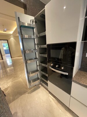 Team Area in 3 BHK Builder Floor at Dlf Phase ii – for Rent