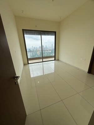 Room in 3 BHK Apartment at The Prestige City, Mulund West – for Rent