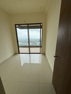 Room in 3 BHK Apartment at The Prestige City, Mulund West – for Rent
