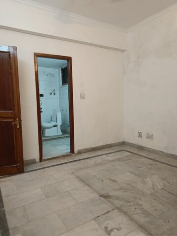 Room in 2 BHK Builder Floor at SS Southend Floors, South City 2 – for Rent