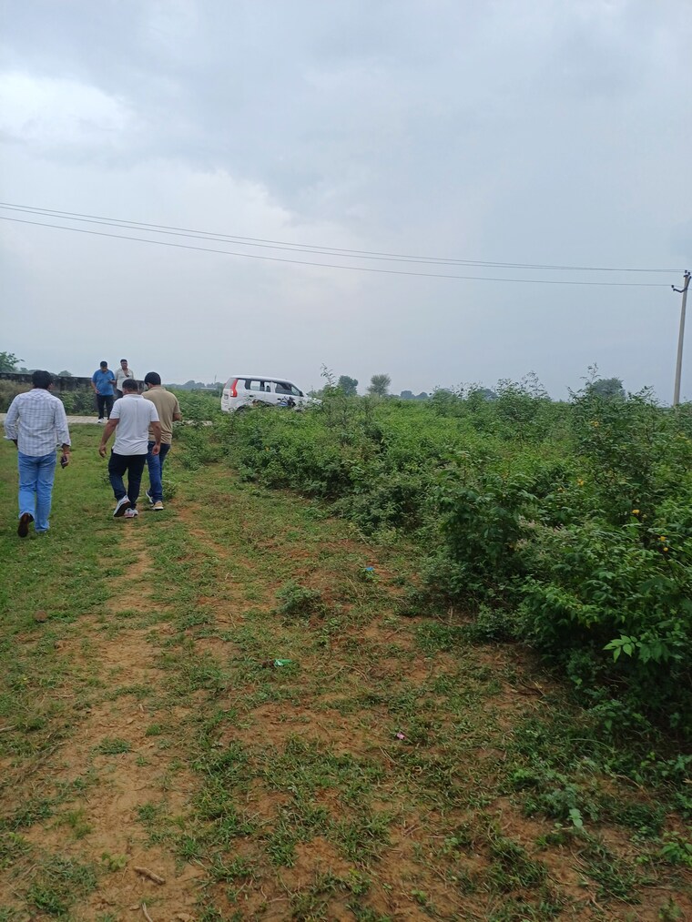 Garden, bhopani  53 Sq.Yd. Plot In Bhopani Faridabad 9276988