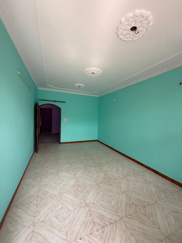 Room in 2 BHK Apartment at Paschim Vihar – for Rent