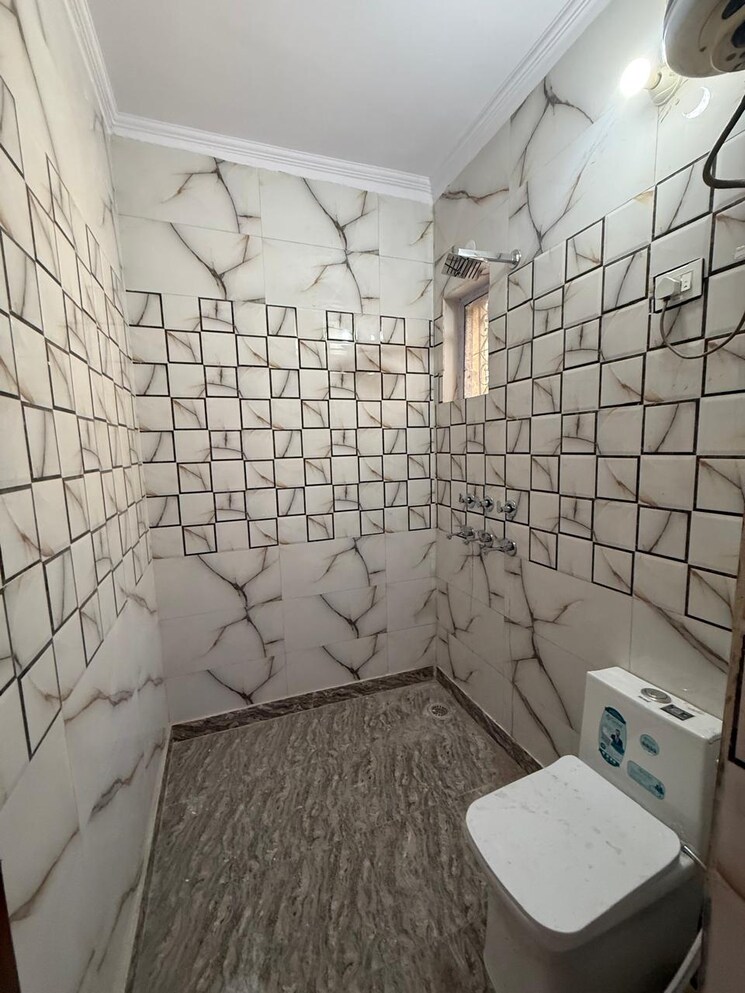 Bathroom, paschim vihar 2 Bedroom 1200 Sq.Ft. Apartment In Paschim Vihar Delhi 9276990