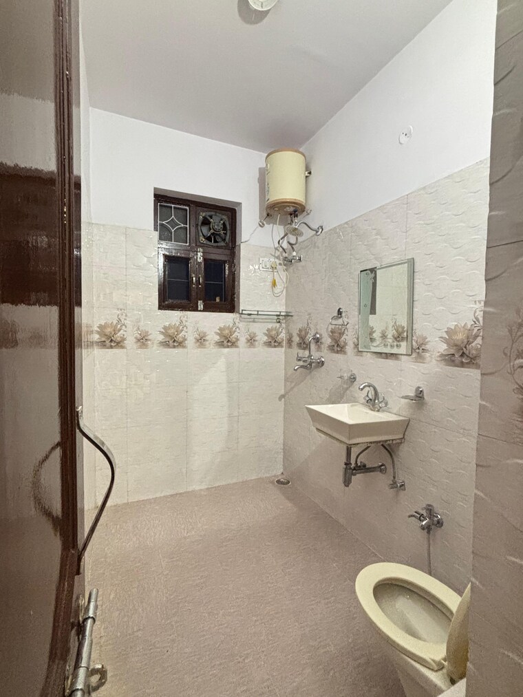 Bathroom, vaishali nagar 3 Bedroom 1600 Sq.Ft. Builder Floor In Vaishali Nagar Jaipur 9276981