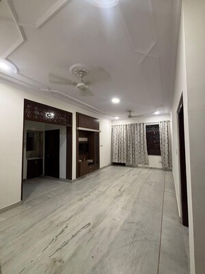 Room in 3 BHK Builder Floor at Vaishali Nagar – for Rent
