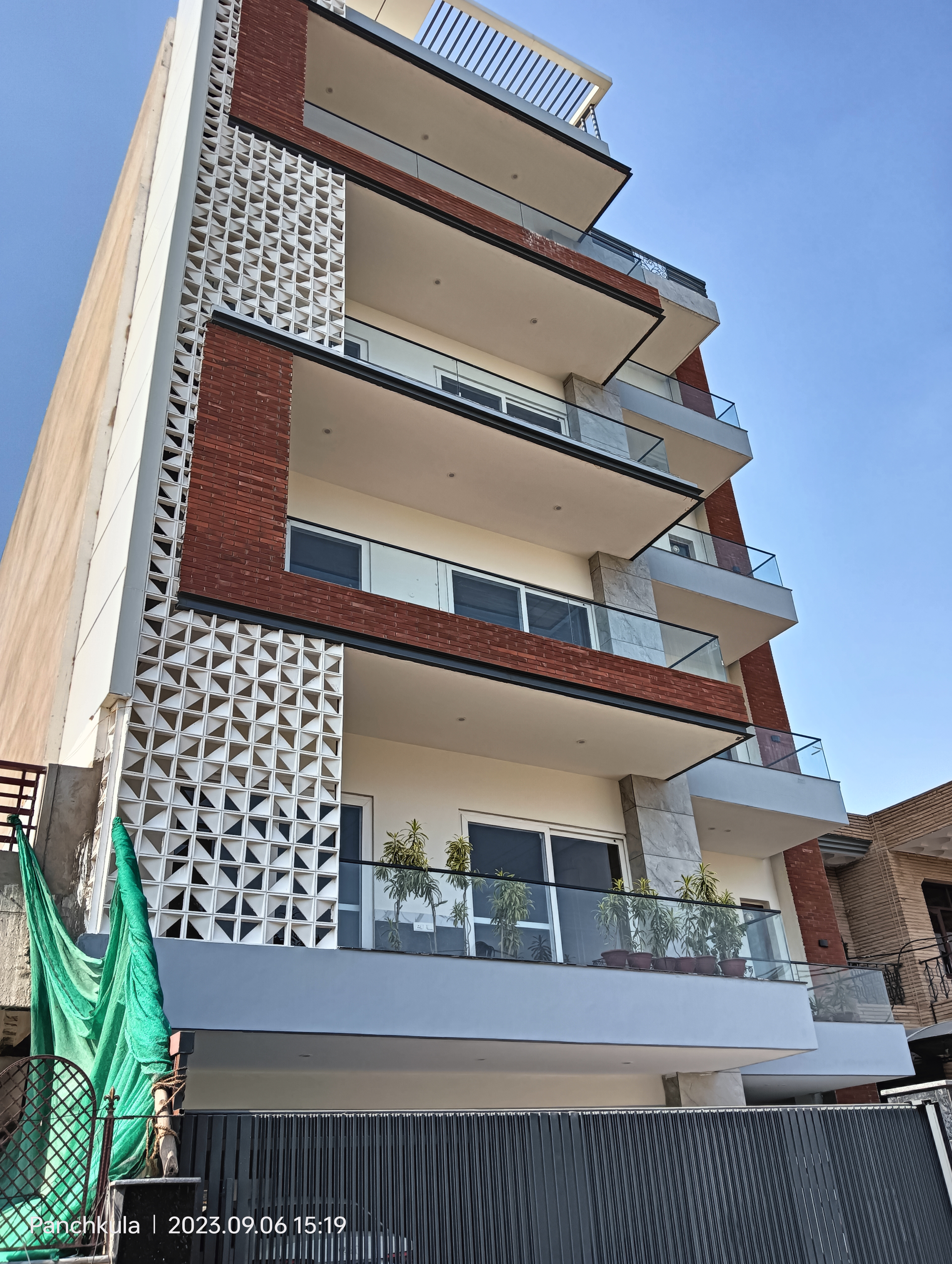 4 BHK + Servant Room Builder Floor For Sale in Basera Properties