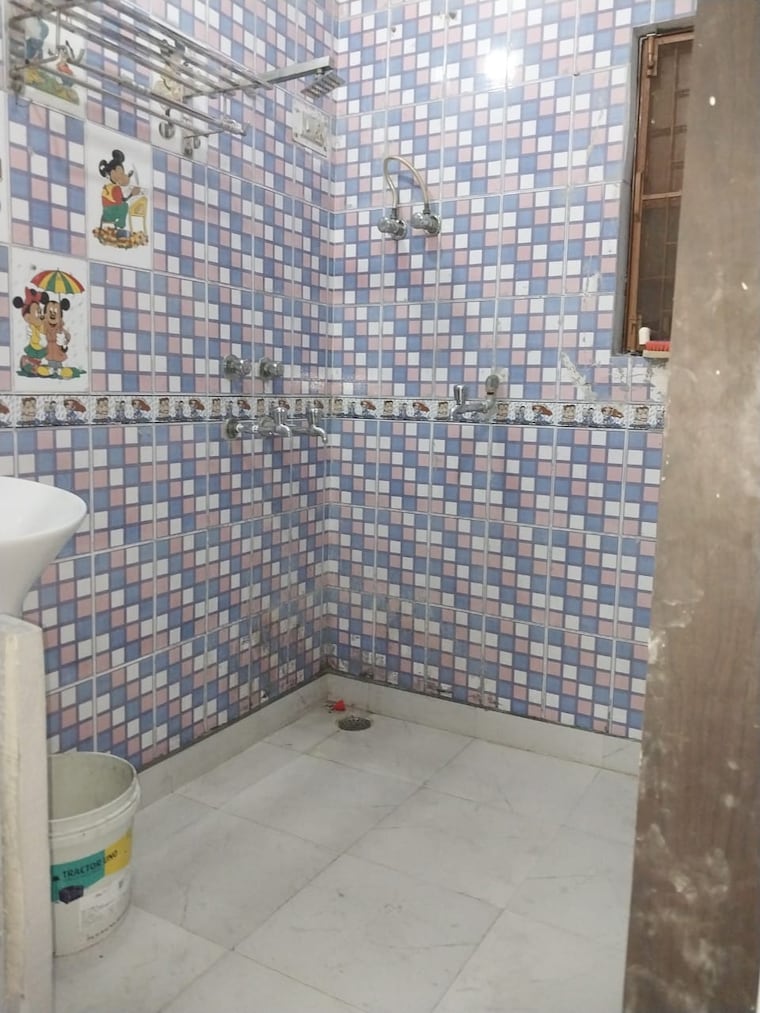 Bathroom, paschim vihar 2 Bedroom 750 Sq.Ft. Apartment In Paschim Vihar Delhi 9277046